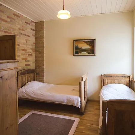 Pajusi Moisa Kuelalistemaja Inn *