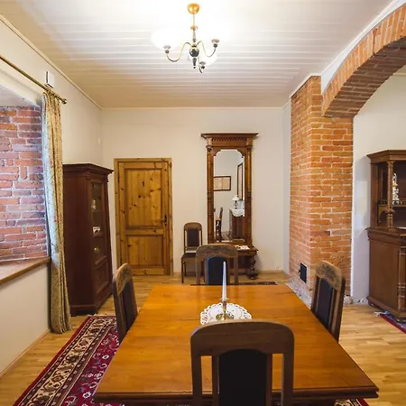 Pajusi Moisa Kuelalistemaja Inn