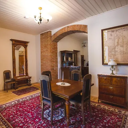 Pajusi Moisa Kuelalistemaja Värdshus Poltsamaa